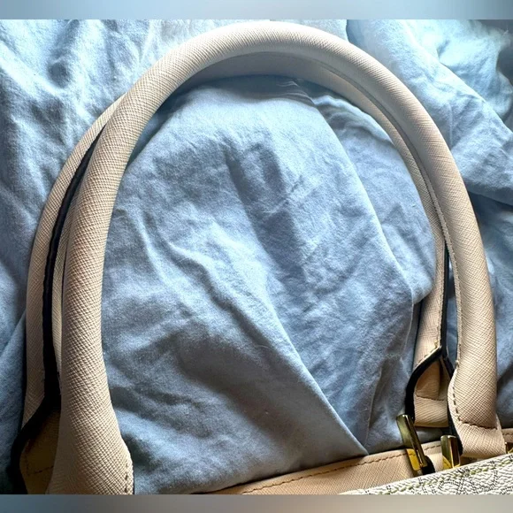 Calvin Klein Medium Signature Monogram Tote -NO CALLOUTS - Picture 5 of 8